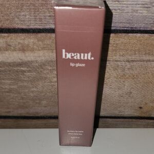 Beaut Lip Glaze in Chocolate Kiss